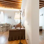 Casa Claudia Ai Frari Апартаменты Венеция